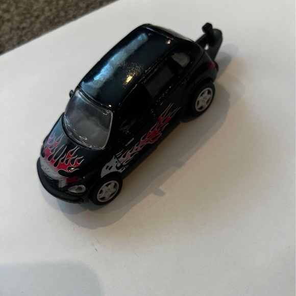 2001 Chrysler PT cruiser scale 1:43 diecast car With hitch - Picture 2 of 8